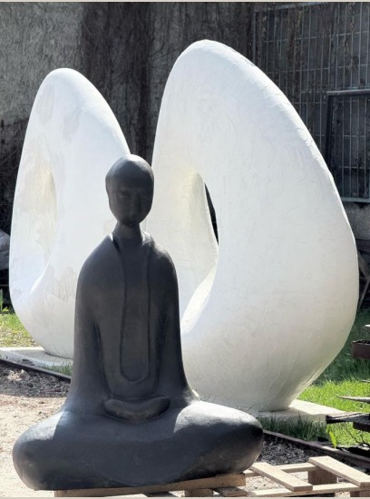 Скульптура Монах